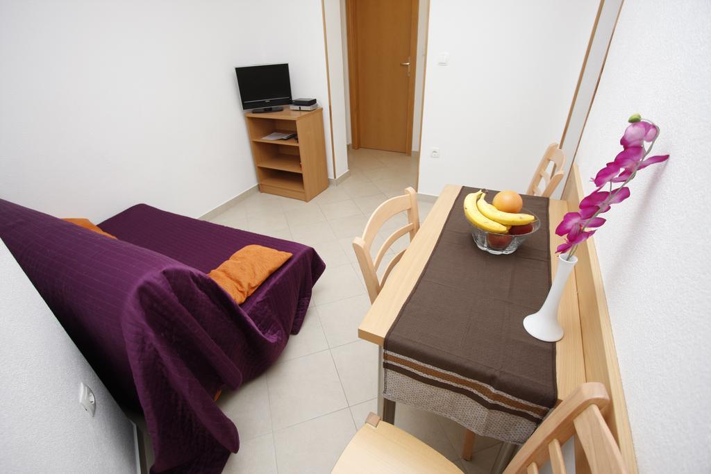 Apartments Neva Makarska Zimmer foto