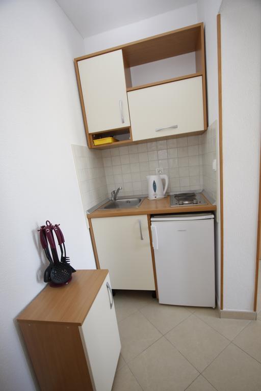 Apartments Neva Makarska Zimmer foto