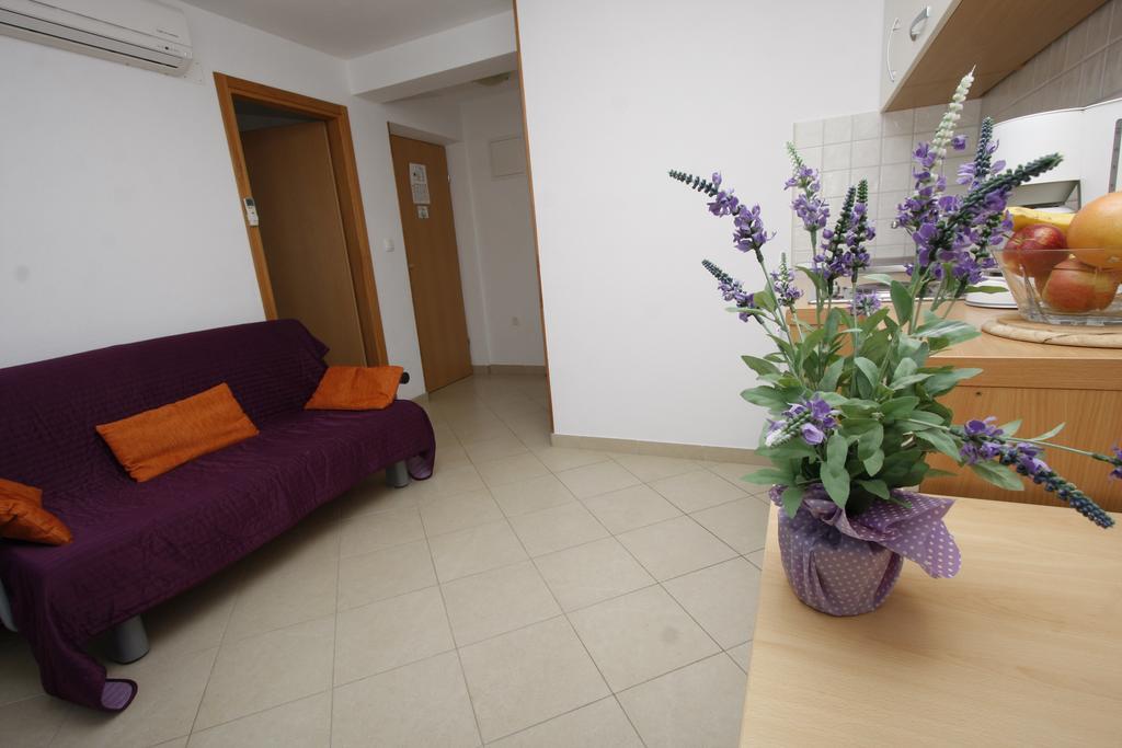 Apartments Neva Makarska Zimmer foto