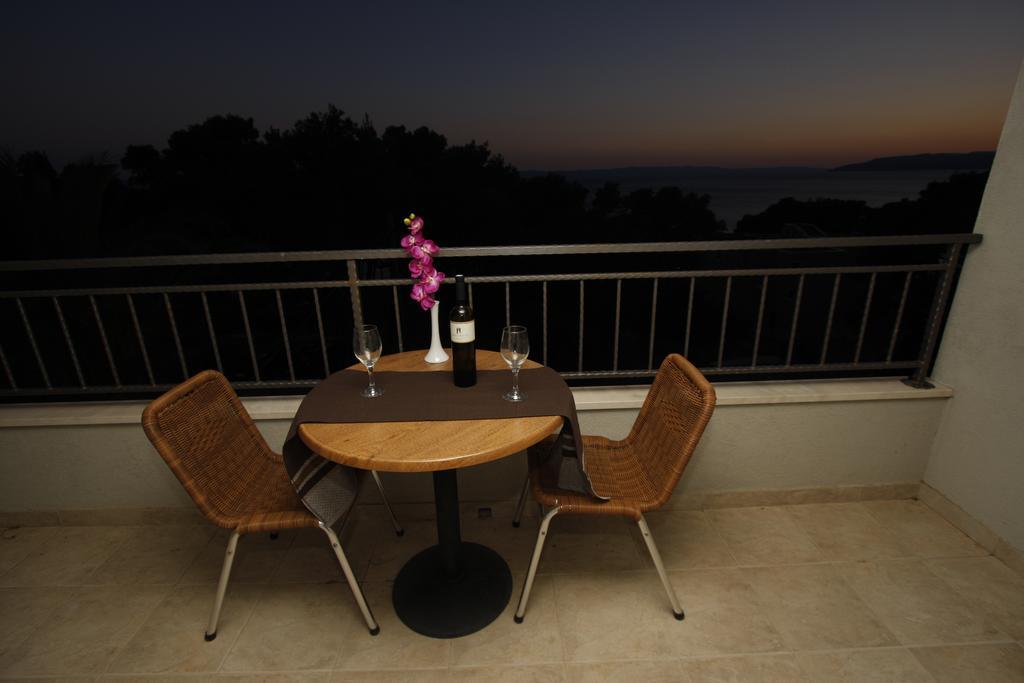 Apartments Neva Makarska Zimmer foto